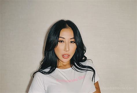 Nicole Doshi – Wikipedia.